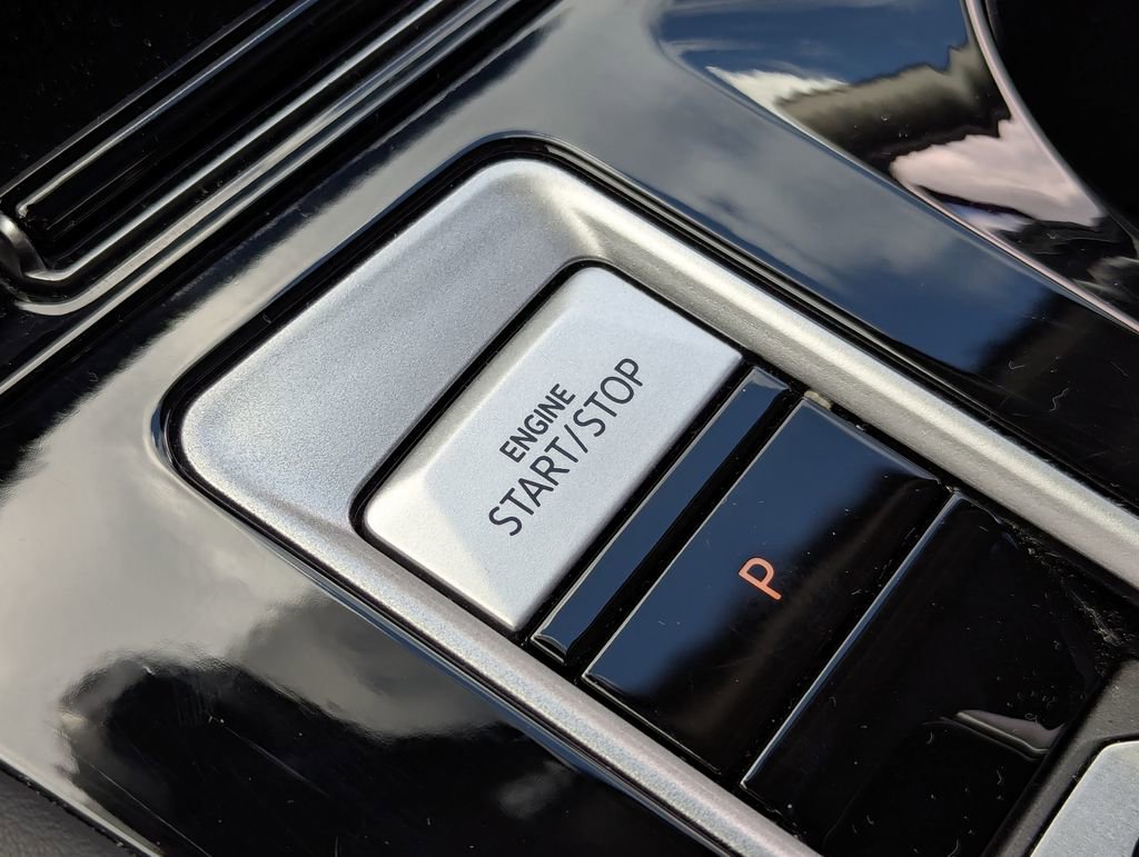 Used 2025 Volkswagen Atlas Peak Edition SE image 15