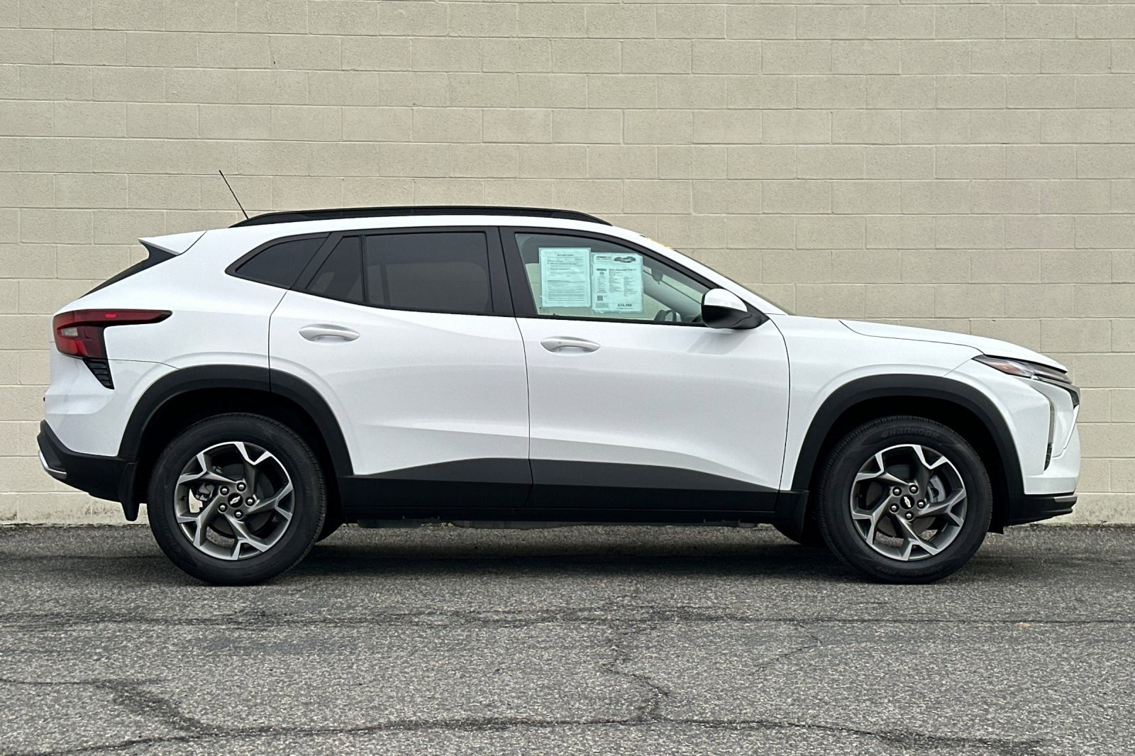 Used 2025 Chevrolet Trax LT w/ Driver Confidence Package image 3