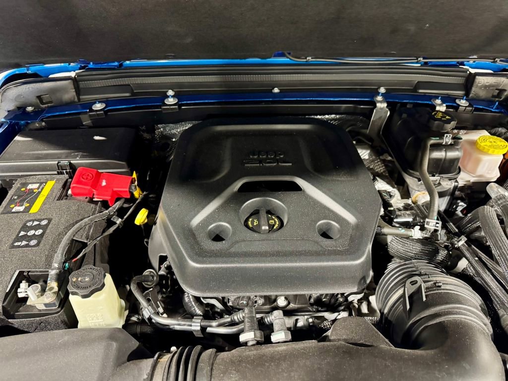 Used 2024 Jeep Wrangler Unlimited Sahara w/ Technology Group image 12