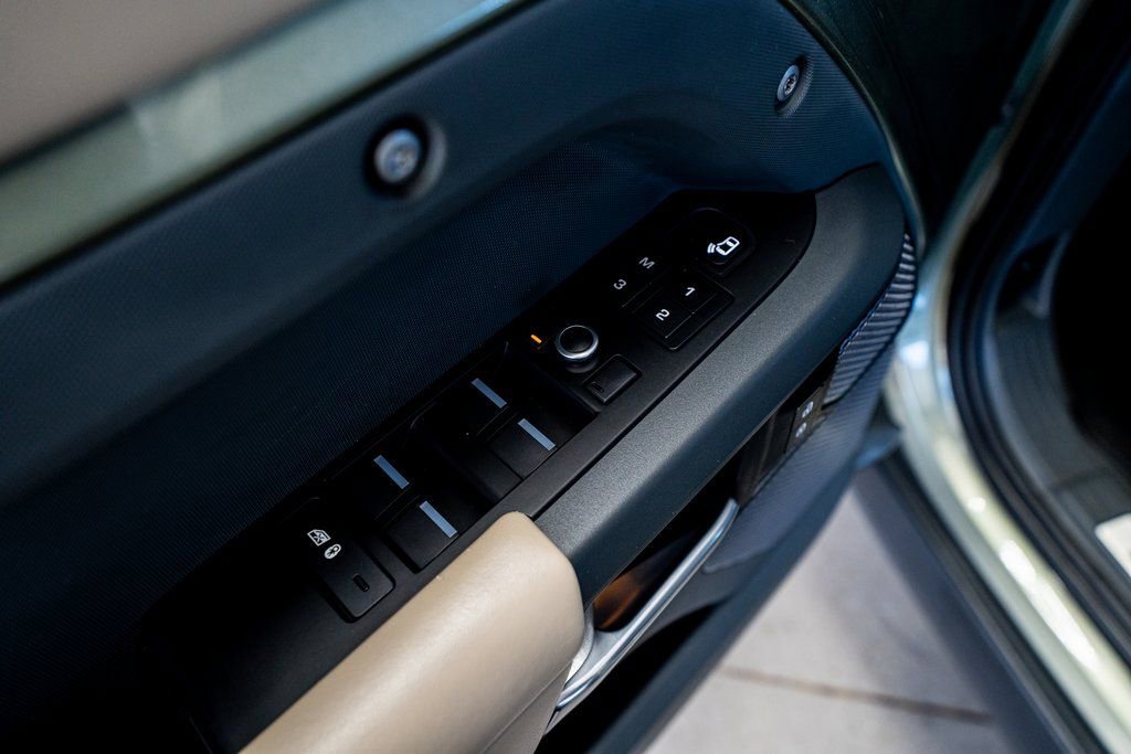 Used 2021 Land Rover Defender 110 X-Dynamic HSE image 33