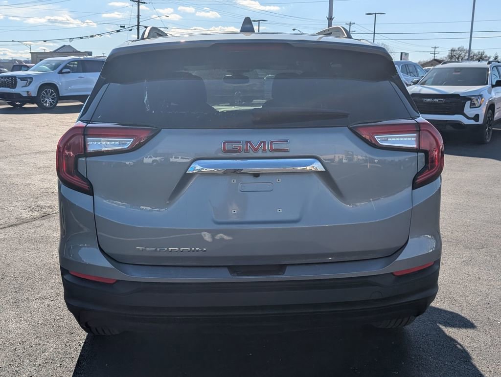 Used 2024 GMC Terrain SLE w/ Driver Convenience Package image 6