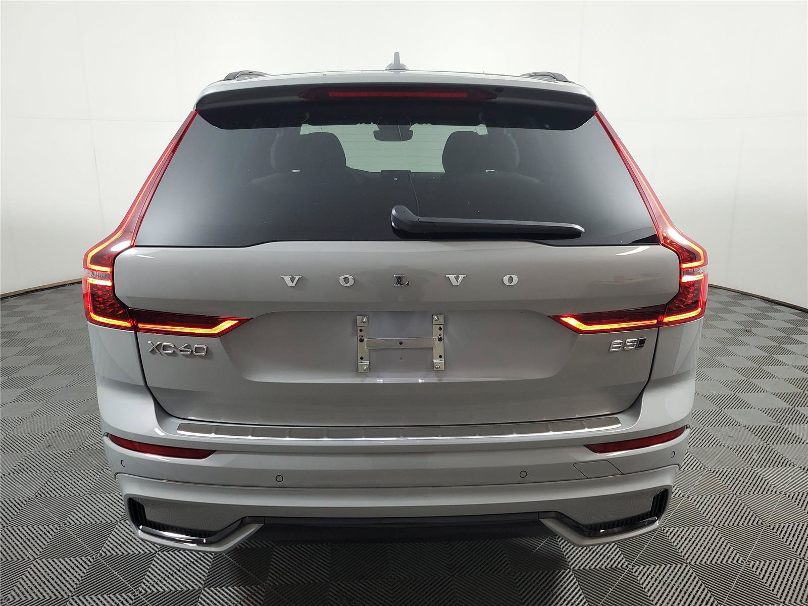 New 2026 Volvo XC60 B5 Plus w/ Protection Package Premier AWD/4WD image 5