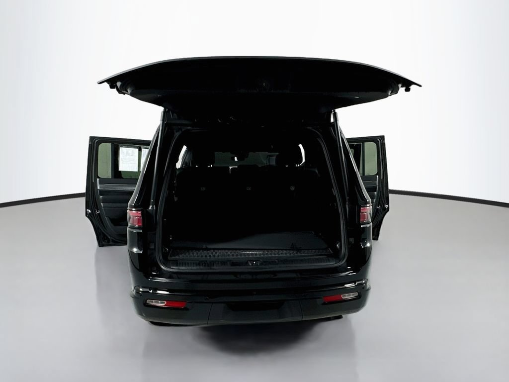 Used 2024 Jeep Wagoneer Series II AWD/4WD image 28