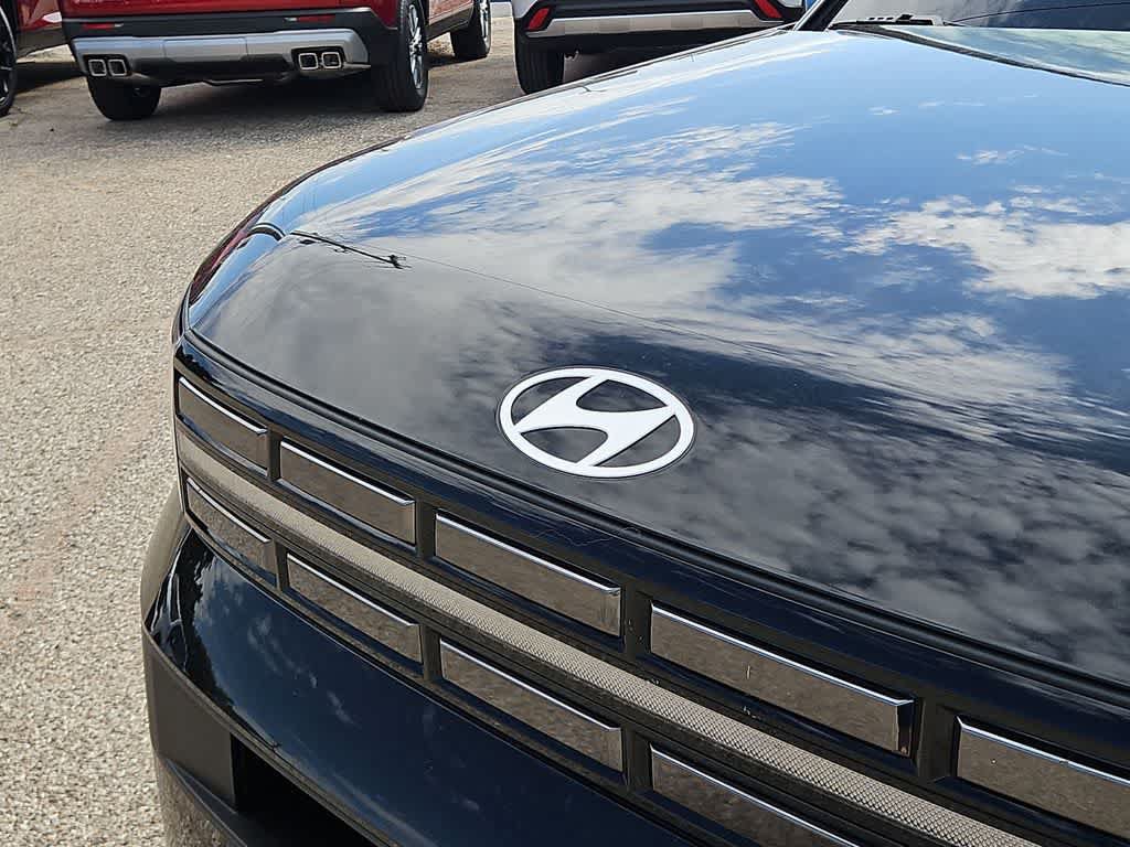 Used 2025 Hyundai Santa Fe Limited FWD image 13