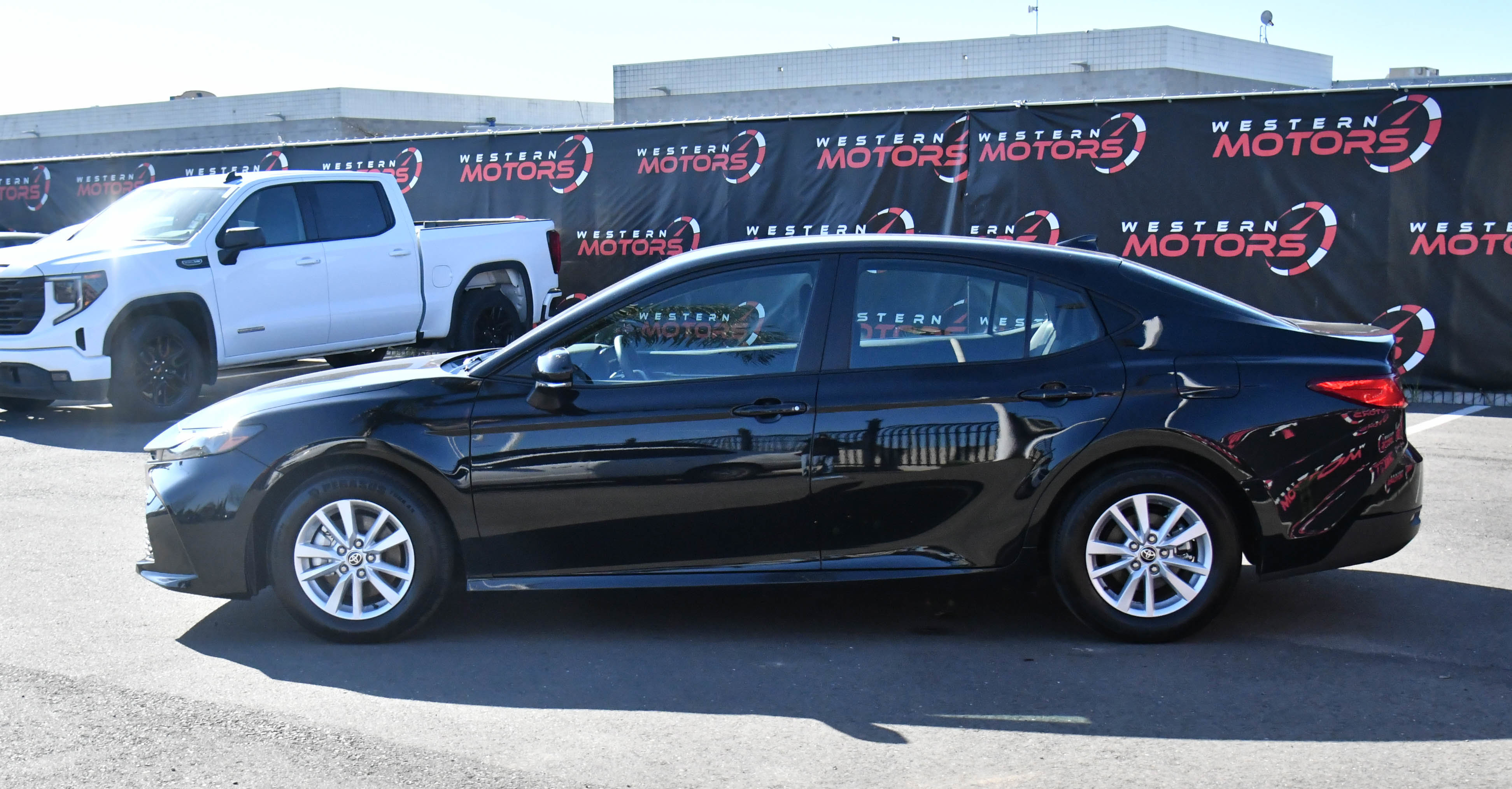 Used 2025 Toyota Camry LE image 4