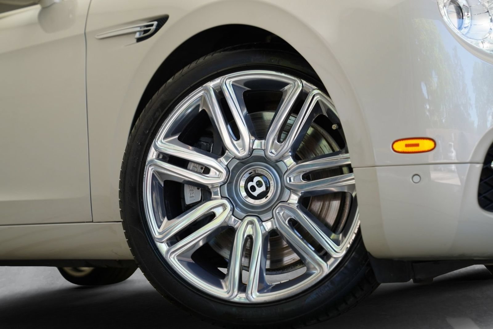 Used 2017 Bentley Flying Spur W12 AWD/4WD image 3