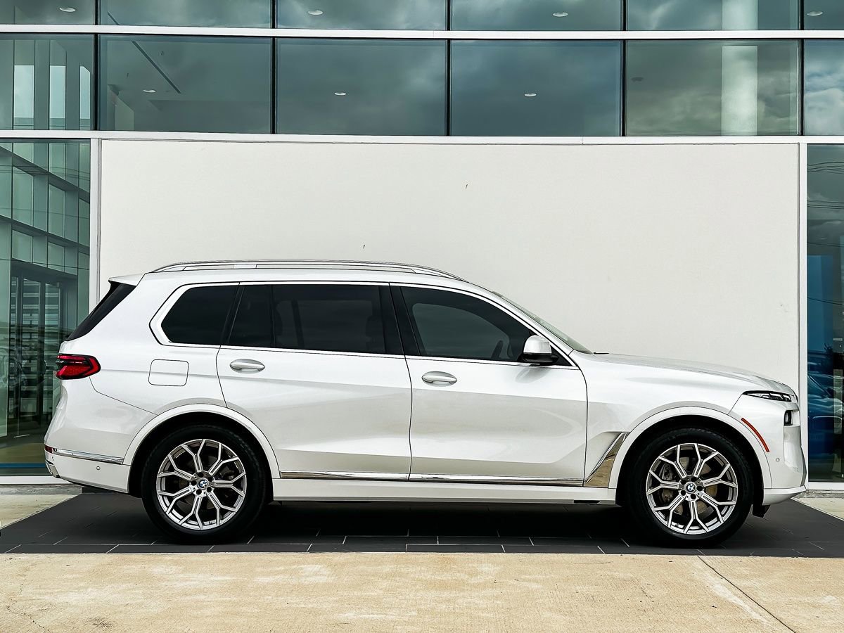 Certified 2024 BMW X7 xDrive40i w/ Executive Package image 3