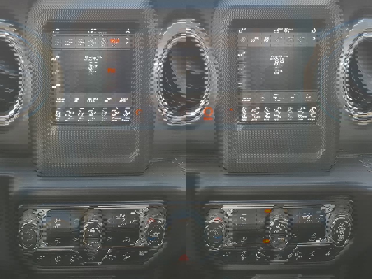 Used 2019 Jeep Wrangler Unlimited Sahara w/ Safety Group image 18