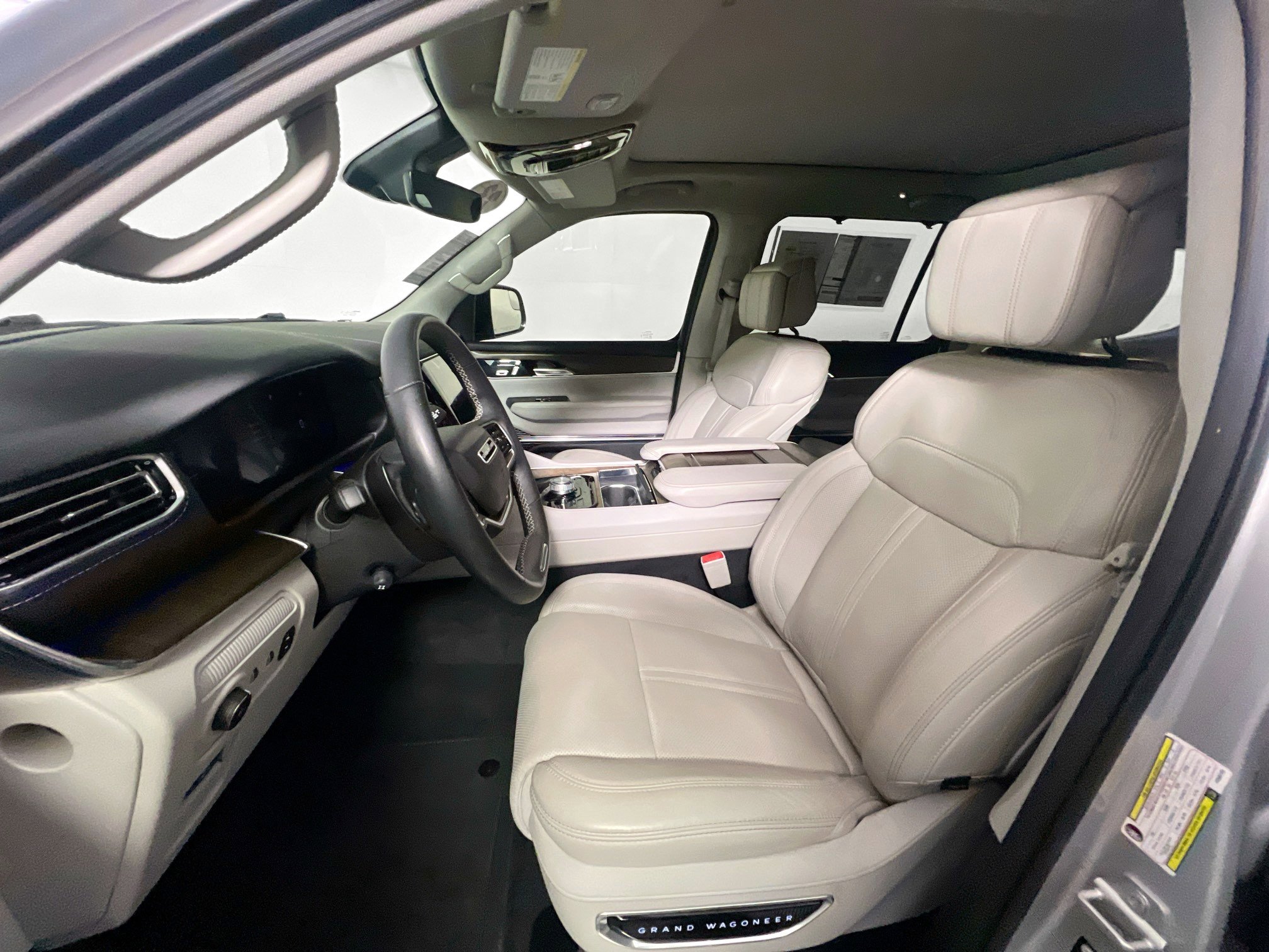 Used 2023 Jeep Grand Wagoneer 4WD image 14