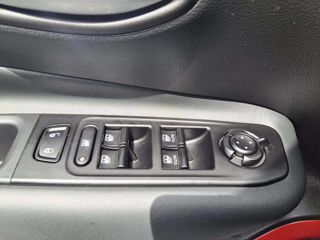 Used 2023 Jeep Renegade Trailhawk w/ Trailhawk Elite Group AWD/4WD image 19