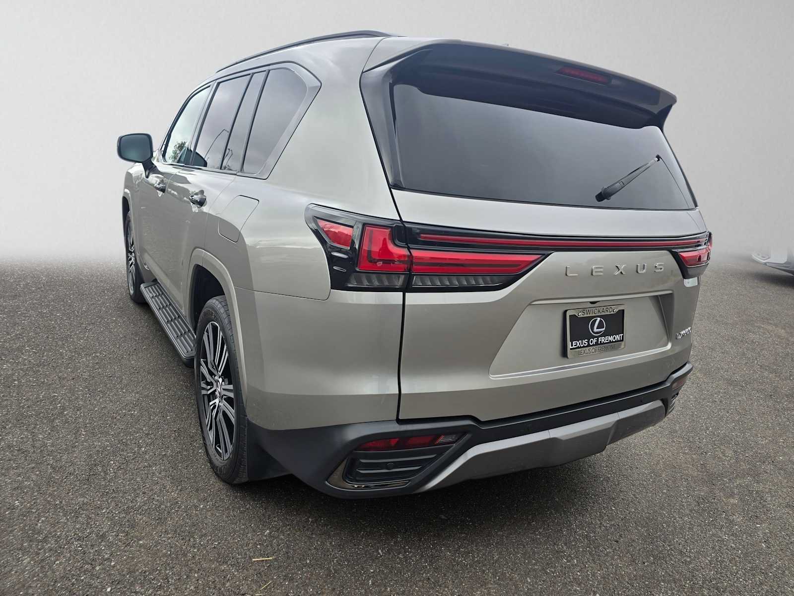 Used 2022 Lexus LX 600 4WD w/ Appearance Package image 5