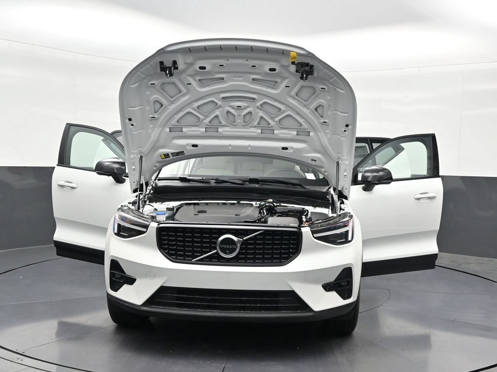 New 2026 Volvo XC40 B5 Plus w/ Protection Package Premier AWD/4WD image 34