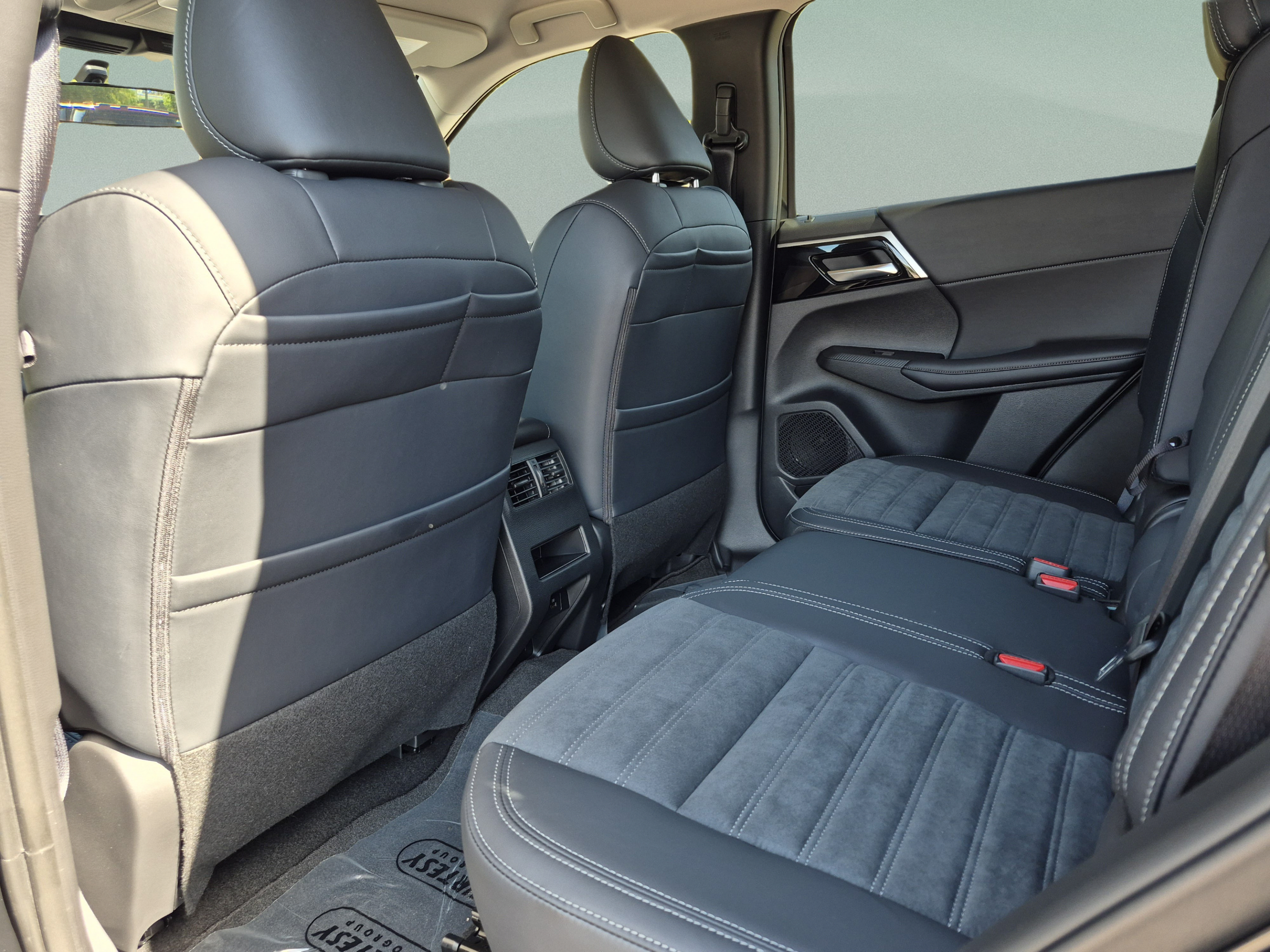 New 2026 Nissan Rogue SL w/ Family Package AWD/4WD image 17