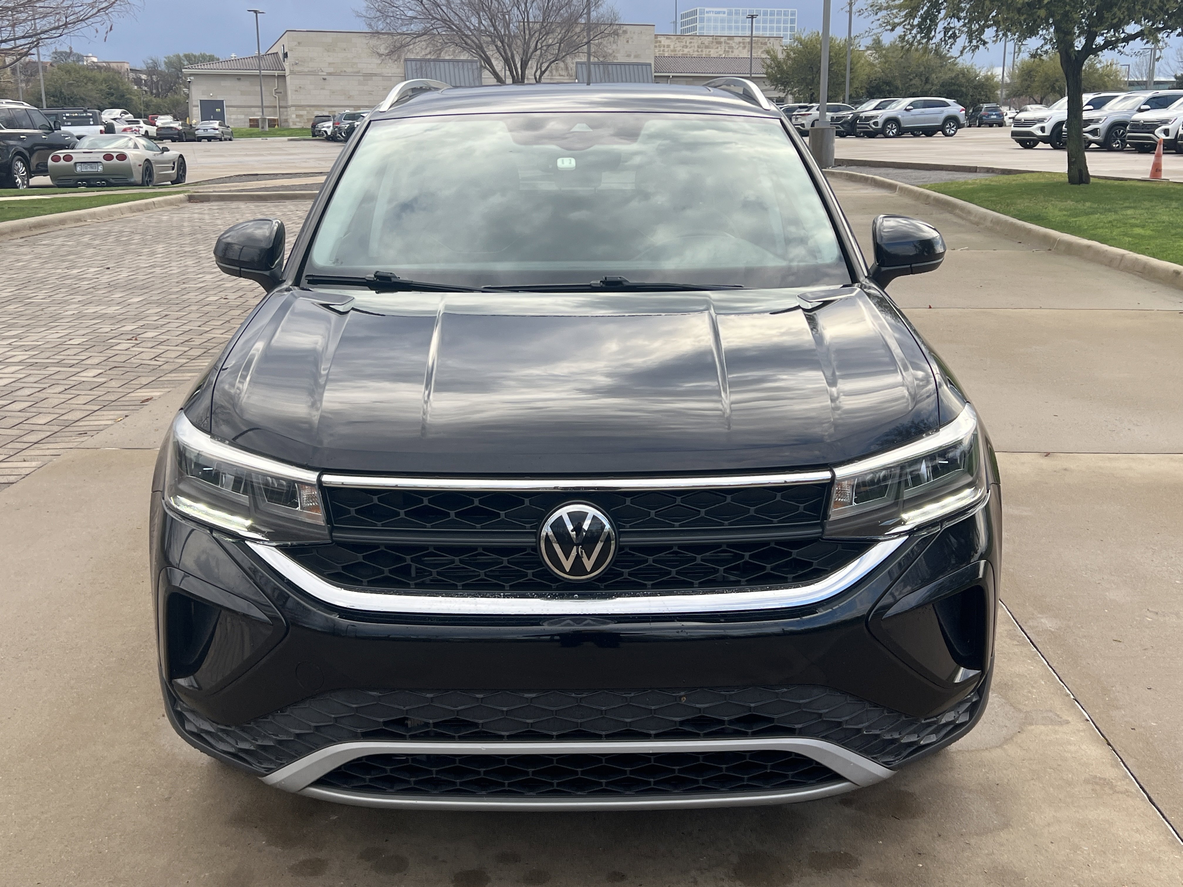 Certified 2023 Volkswagen Taos SE w/ Panoramic Sunroof Package FWD image 3