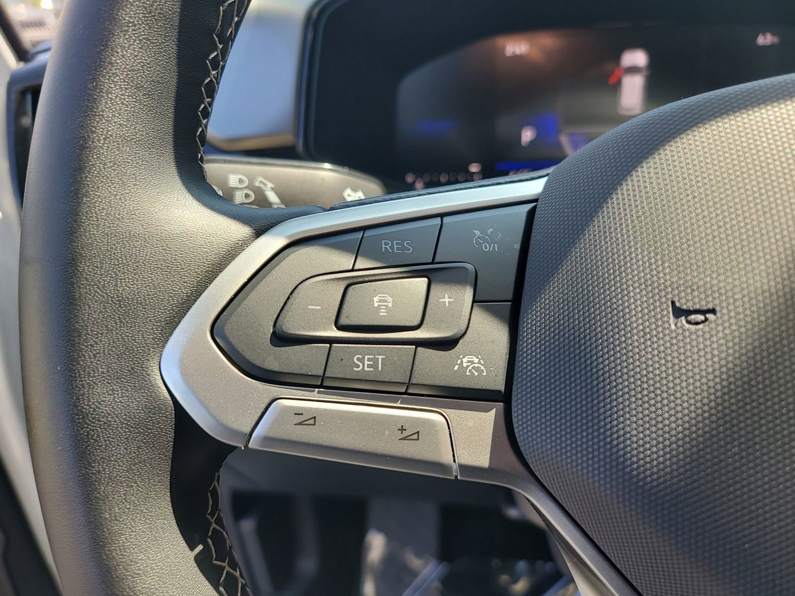 Certified 2025 Volkswagen Taos S FWD image 28