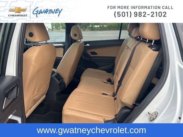 Used 2023 Volkswagen Tiguan SE w/ Panoramic Sunroof Package image 22