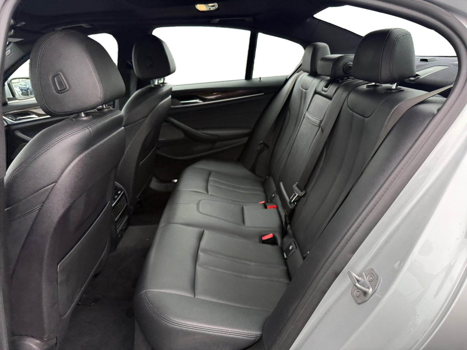 Used 2018 BMW 530e w/ Premium Package 2 image 16