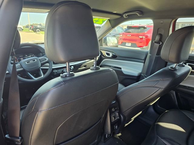 Used 2025 Jeep Compass Limited AWD/4WD image 13