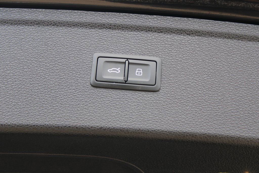 Used 2022 Audi SQ5 Premium Plus w/ Premium Plus Package image 32