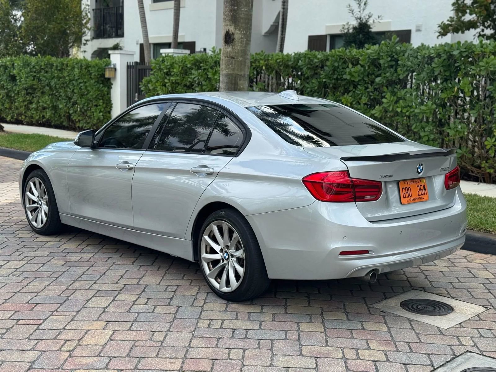 Used 2018 BMW 320i xDrive Sedan image 4