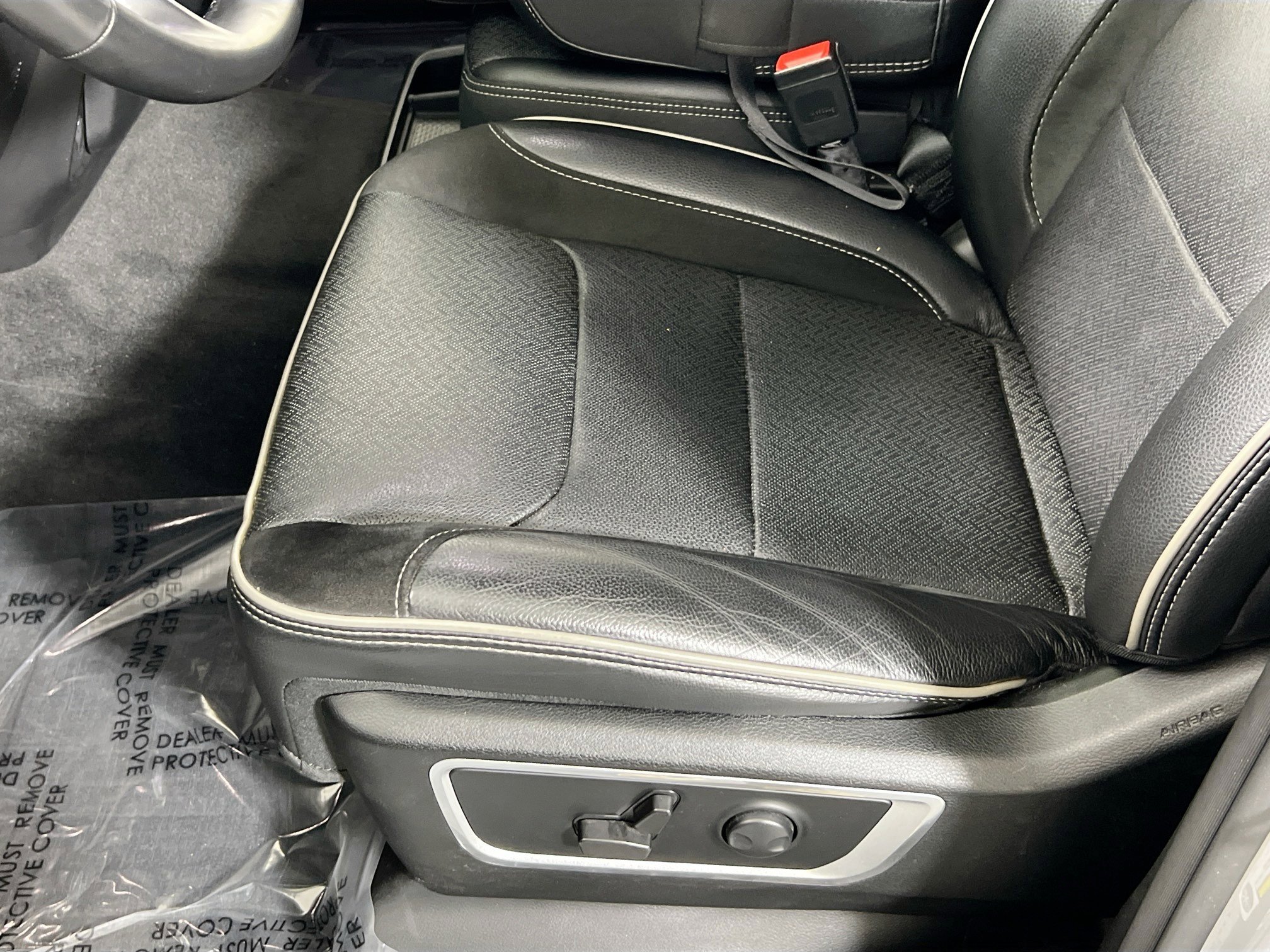 Used 2022 RAM 1500 Laramie AWD/4WD image 18