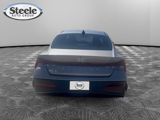 Used 2025 Hyundai Elantra SEL FWD image 4