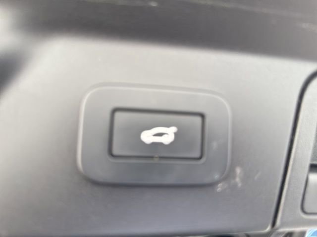 Used 2023 Land Rover Range Rover Velar R-Dynamic S image 8