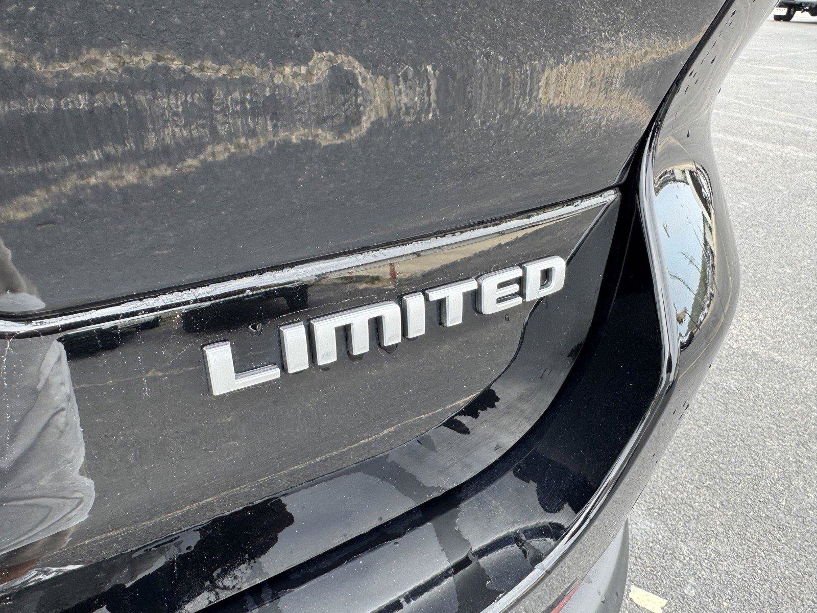 Used 2024 Jeep Grand Cherokee L Limited AWD/4WD image 41