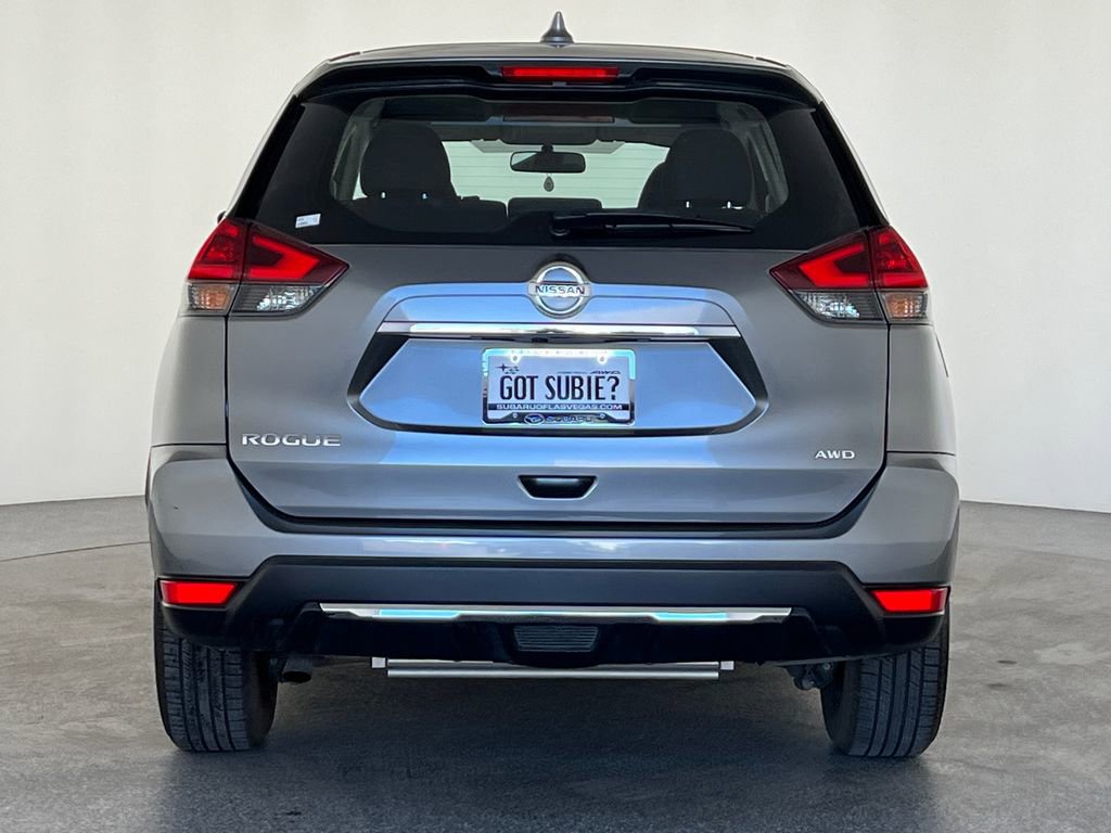 Used 2018 Nissan Rogue S image 5