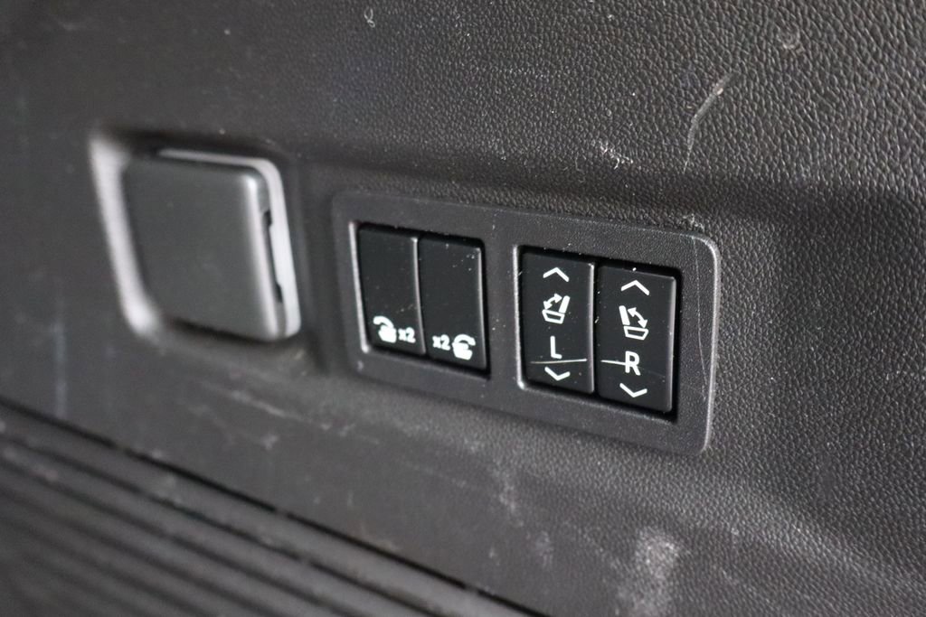 Used 2022 Chevrolet Tahoe LT w/ Luxury Package image 22