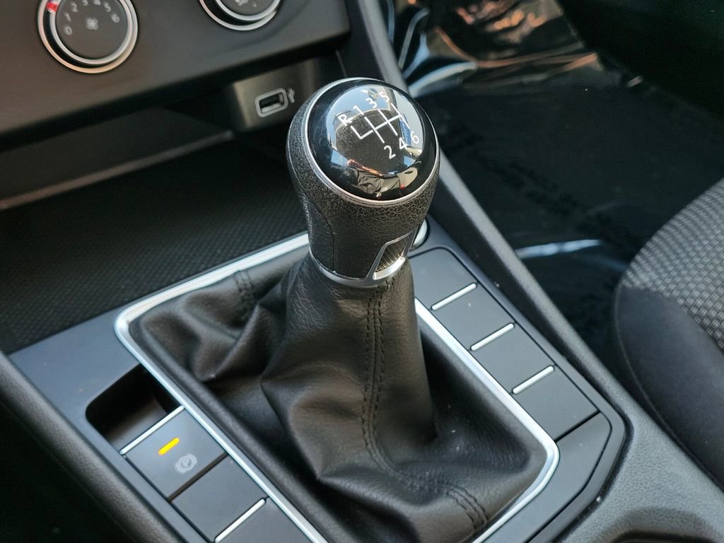 Used 2019 Volkswagen Jetta S image 22