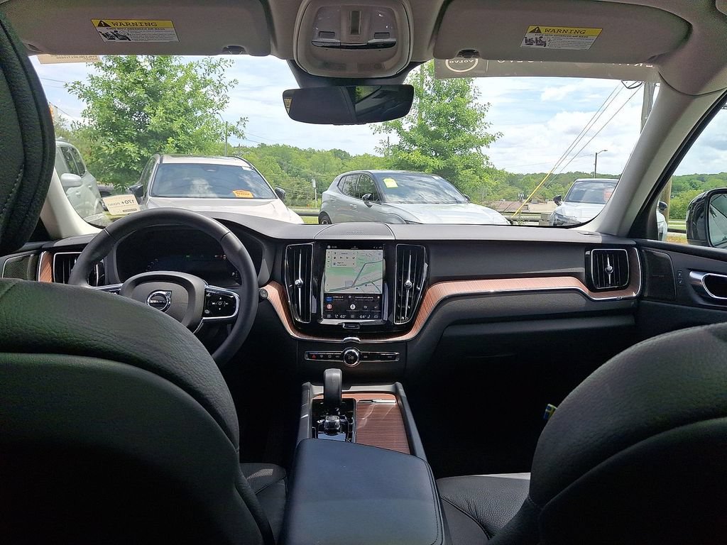 Certified 2024 Volvo XC60 B5 Plus w/ Protection Package Premier AWD/4WD image 10