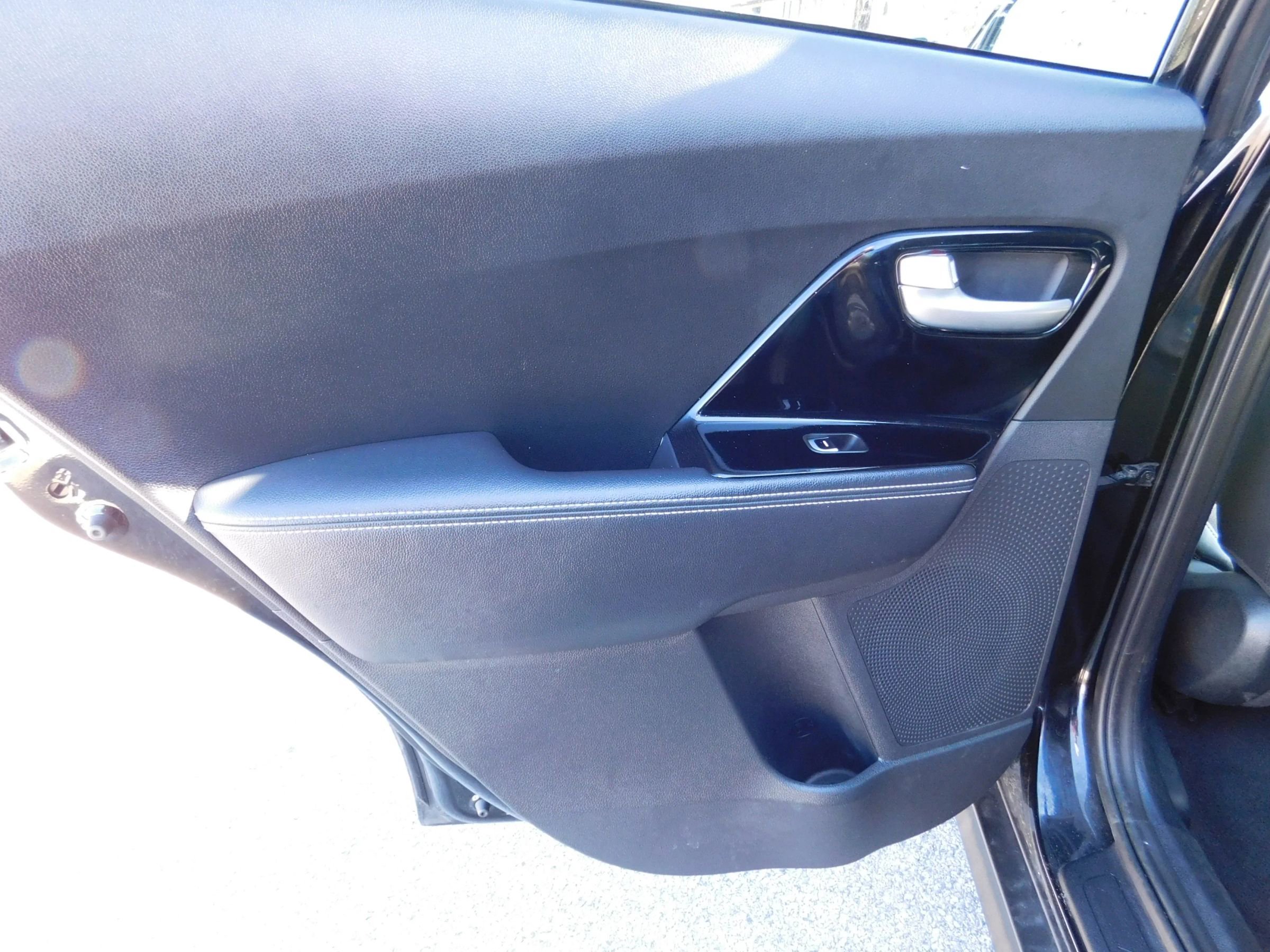 Used 2022 Kia Niro EX w/ Cold Weather Package image 9