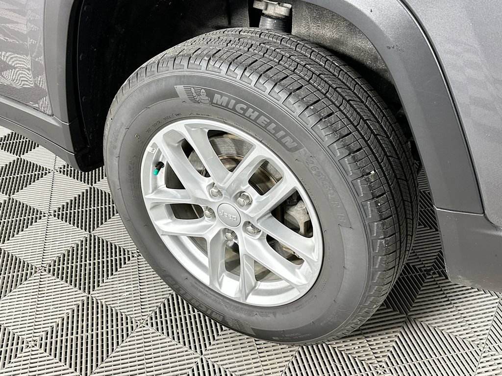 Certified 2025 Jeep Grand Cherokee L Laredo image 41