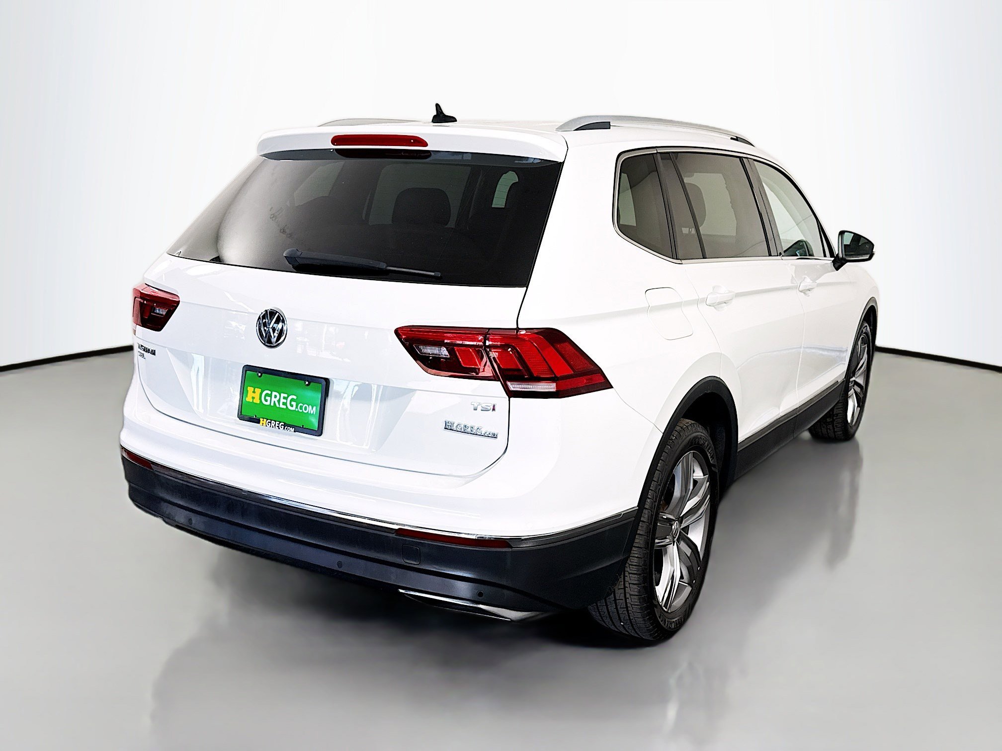 Used 2018 Volkswagen Tiguan SEL Premium image 10