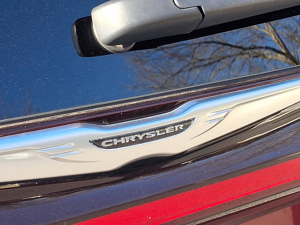 Certified 2023 Chrysler Pacifica Touring-L image 16