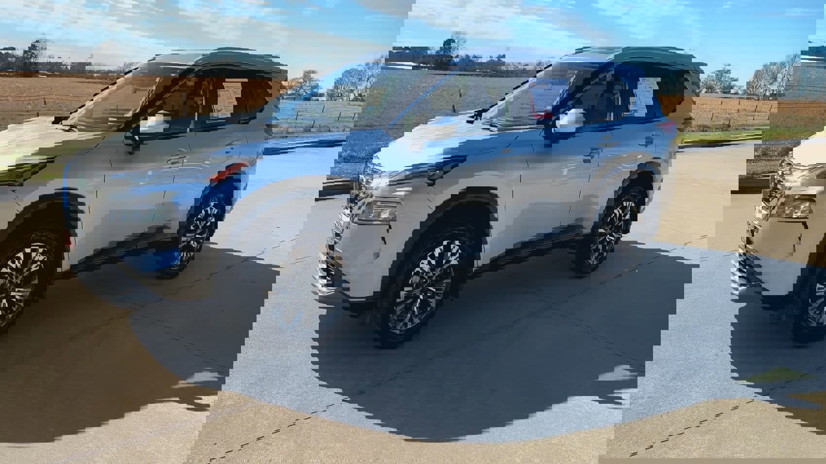 Used 2023 Nissan Rogue SV w/ SV Premium B Package image 5