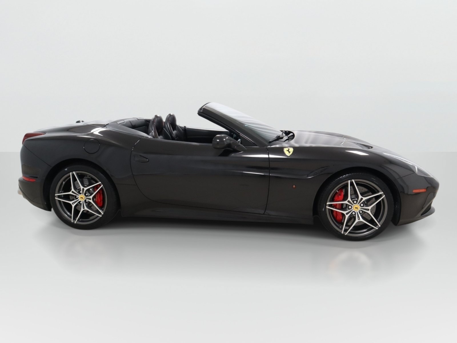 Used 2016 Ferrari California T RWD image 7