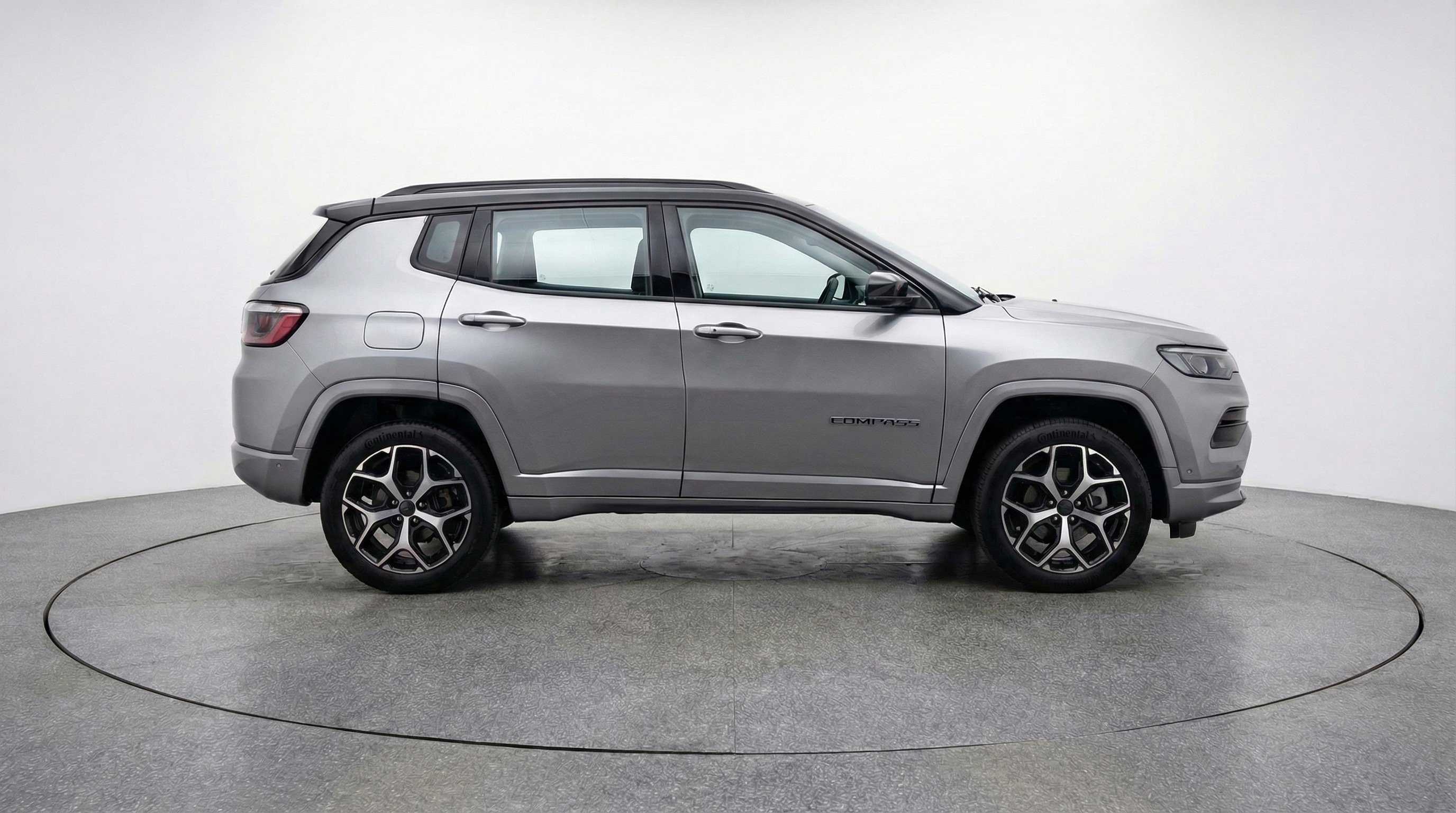 Used 2025 Jeep Compass Limited image 11