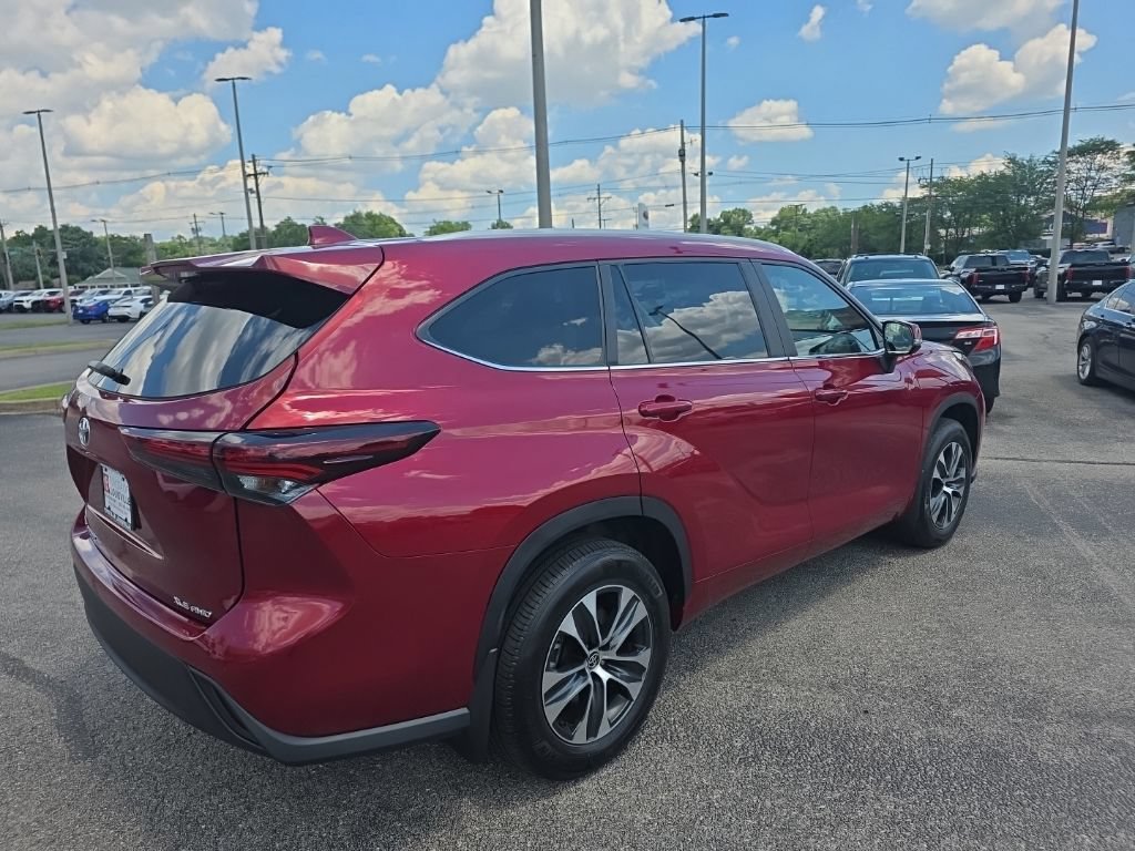 Certified 2025 Toyota Highlander XLE AWD/4WD image 5
