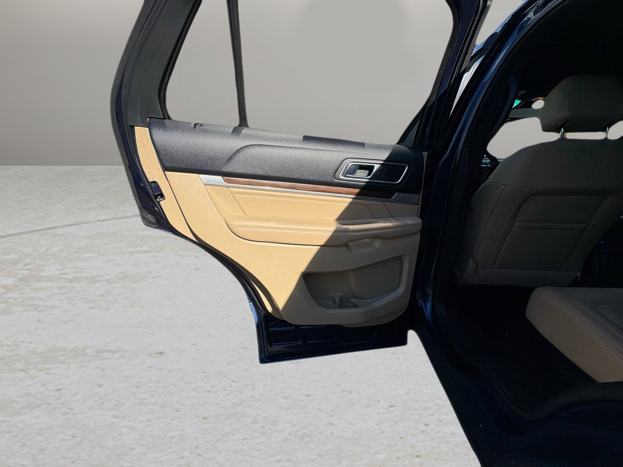 Used 2016 Ford Explorer Limited w/ Equipment Group 301A image 42