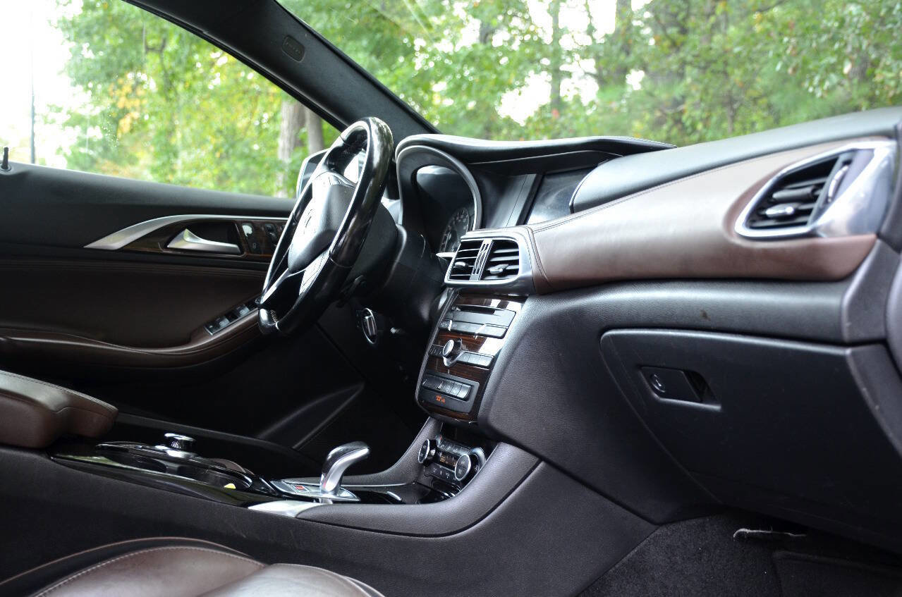 Used 2017 INFINITI QX30 Premium w/ Navigation Package AWD/4WD image 14