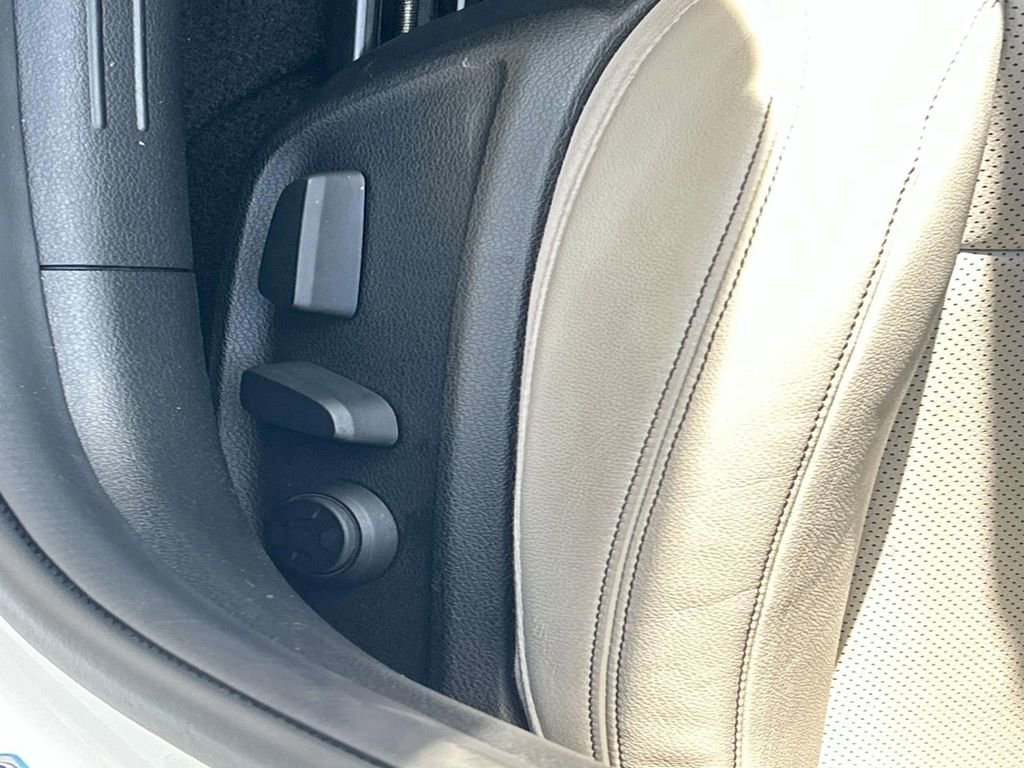 Used 2022 Genesis G70 2.0T image 15