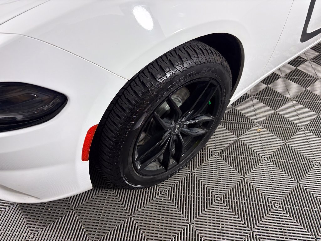 Used 2015 Dodge Charger SXT w/ AWD Premium Group image 9