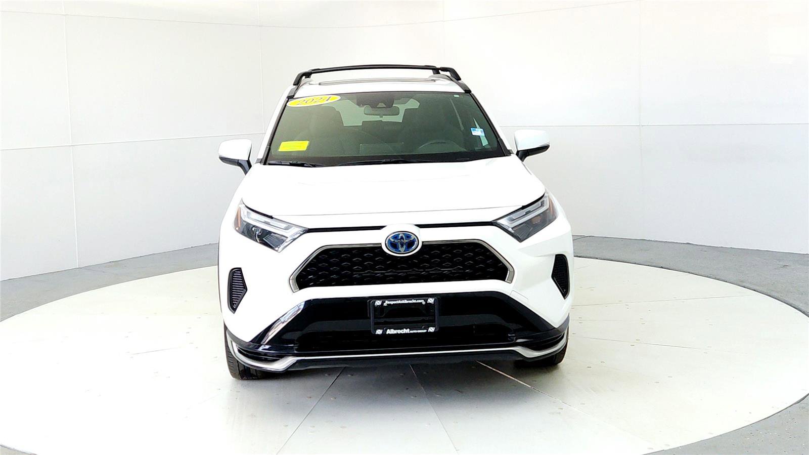 Used 2024 Toyota RAV4 SE w/ Weather & Moonroof Package image 8