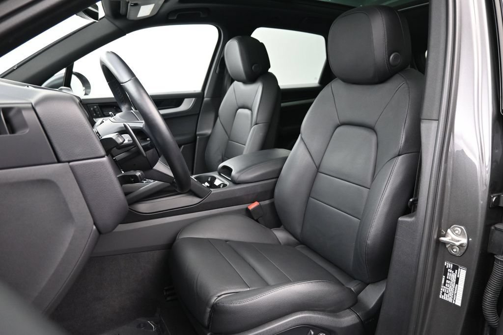 Certified 2024 Porsche Cayenne AWD/4WD image 5