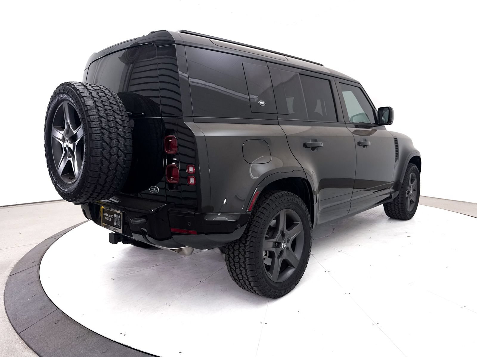 Used 2023 Land Rover Defender 110 X-Dynamic SE AWD/4WD image 19