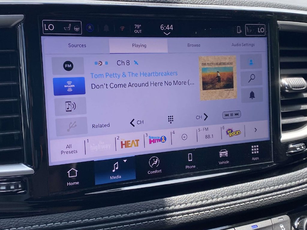New 2027 Chrysler Pacifica Select FWD image 18