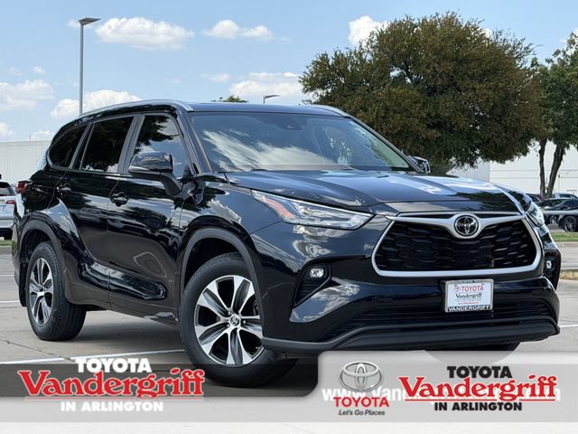 Used 2023 Toyota Highlander XLE