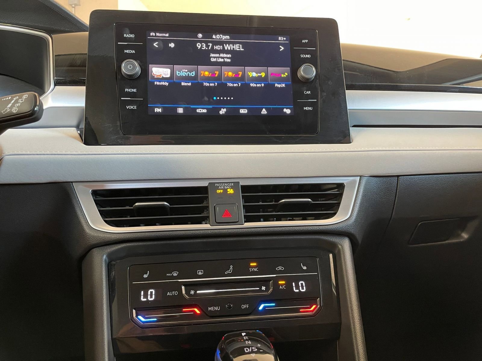 Used 2025 Volkswagen Taos SE image 18